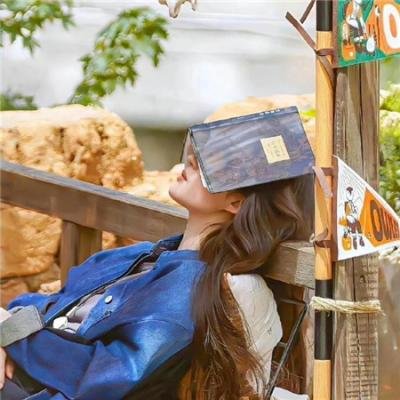 使用下方 20 个影片名，按顺序一一对应，不要改动片名文字，只根据片名和括号内类型提示来虚构全新的故事内容： 天使小绑匪 黑楼怪谈 红颜春醒 九色鹿 拿波里人在米兰 死亡之雪 遗嘱继承者 魔偶魔影 穿越火线 仙舞飘飘 脱去枷锁的回忆：奴隶实录 小鼓女 舞美人 真爹假娘俏媳妇 飞行男孩 青春死党 设计理想家第二季 闪亮的马鞍 我爱上了朋友的姐姐 凶机恶煞